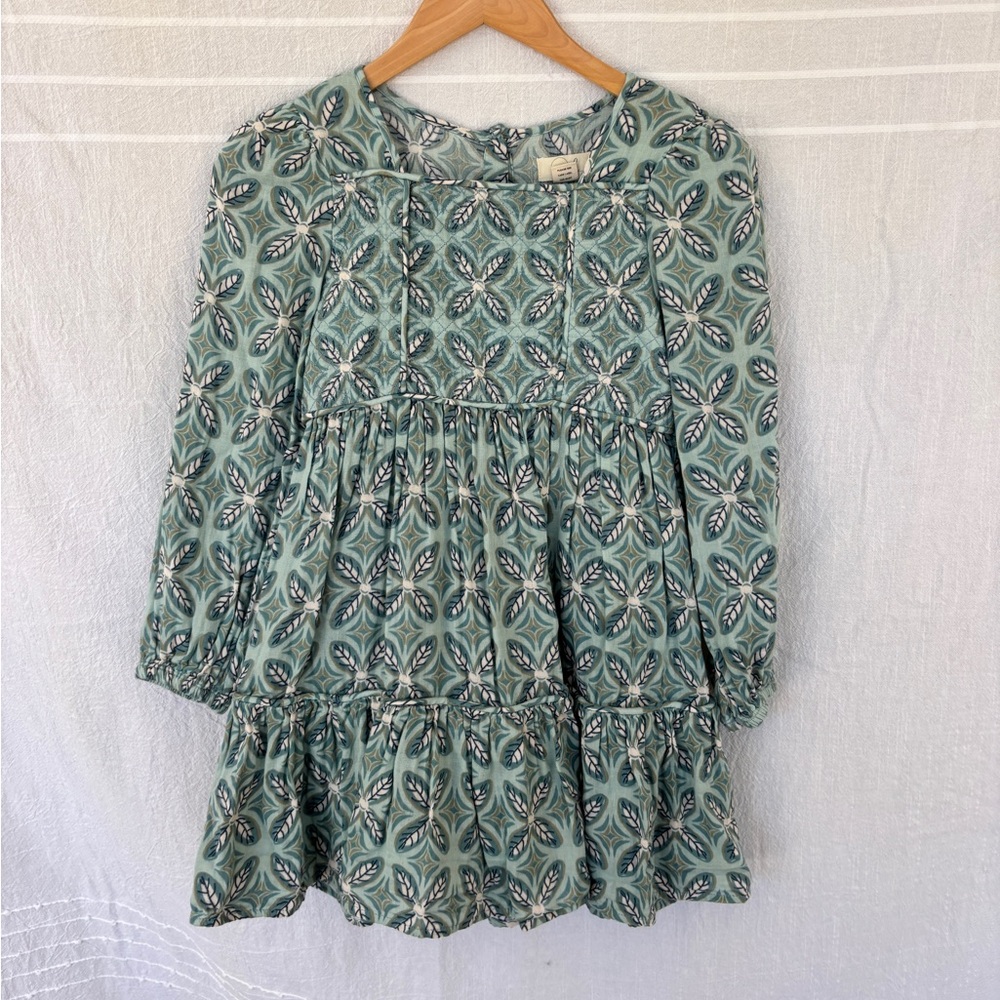 Girls peek blue dress. Beautiful! Like new.